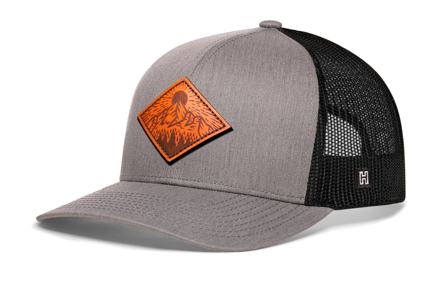 Gorra de camionero de cuero con diseño de montañas y árboles | Gorra snapback gris y negra para actividades al aire libre