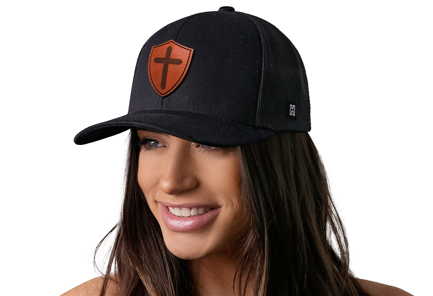 Gorra de camionero con escudo de cuero | Gorra snapback cristiana negra